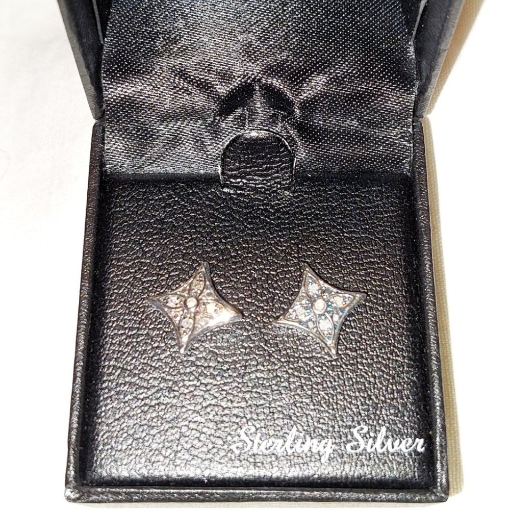 NIB 1/10 ct. t.w Diamond In 925 Sterling Silver Star Shape Stud Pierced Earrings